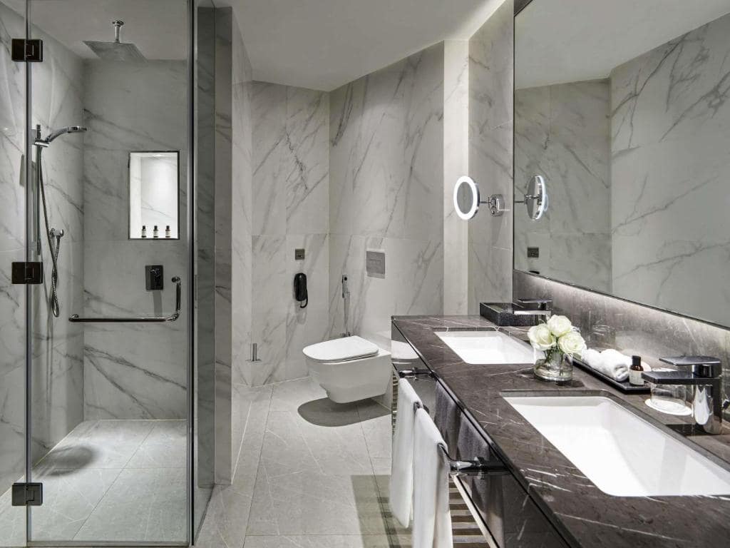 26-سرویس-بهداشتی-هتل-5-ستاره-فیرمونت-عجمان-دبی- Fairmont-Ajman-Dubai-Bathroom.jpg
