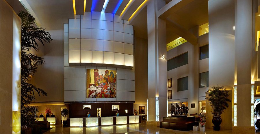 45 لابی هتل 4 ستاره لا نیو دهلی Hotel LA New Delhi.jpg