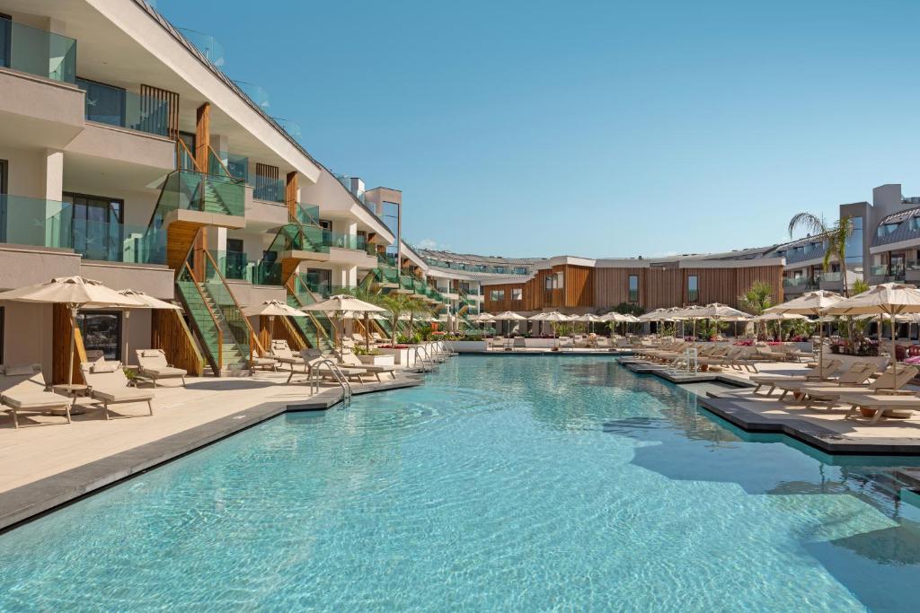 02 نمای داخلی هتل 5 ستاره لیبرتی سیگنا فتحیه Liberty Signa Hotel Fethiye.jpg