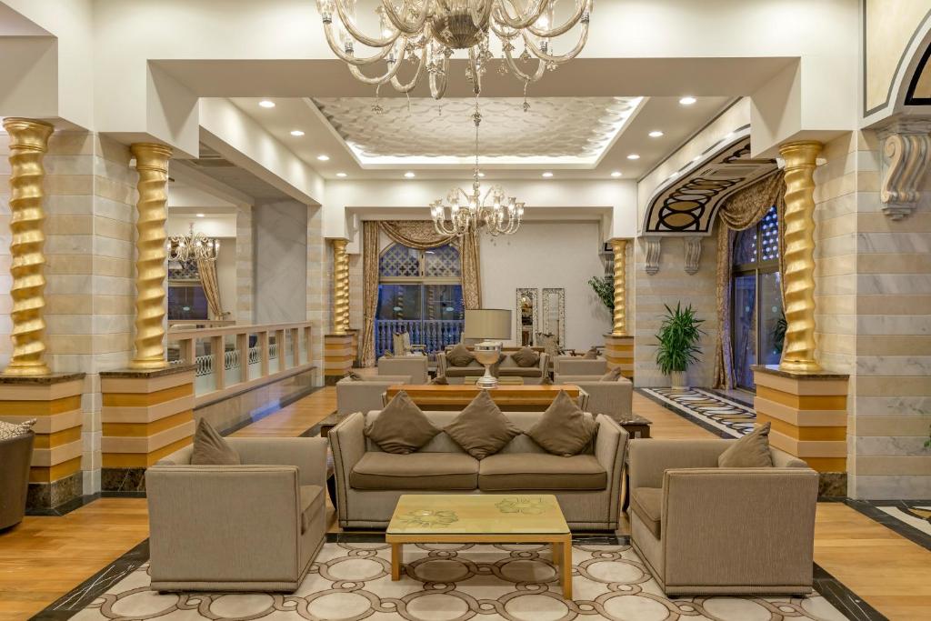 39-محوطه-هتل-5-ستاره-رویال-تاورز-لارا-آنتالیا Royal-Towers-Lara-Hotel-Antalya-Grounds-.jpg