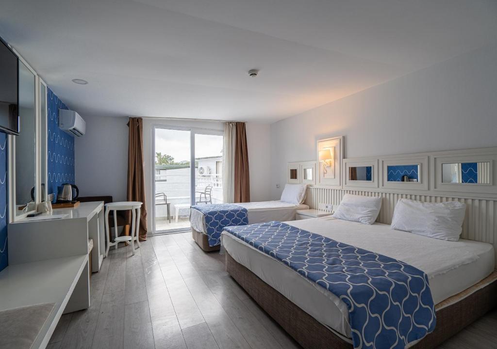 07-اتاق-هتل-5-ستاره-لوکسیا-کامفورت-ریزورت-کمر- Loxia-Comfort-Resort-Kemer-Hotel-Room.jpg