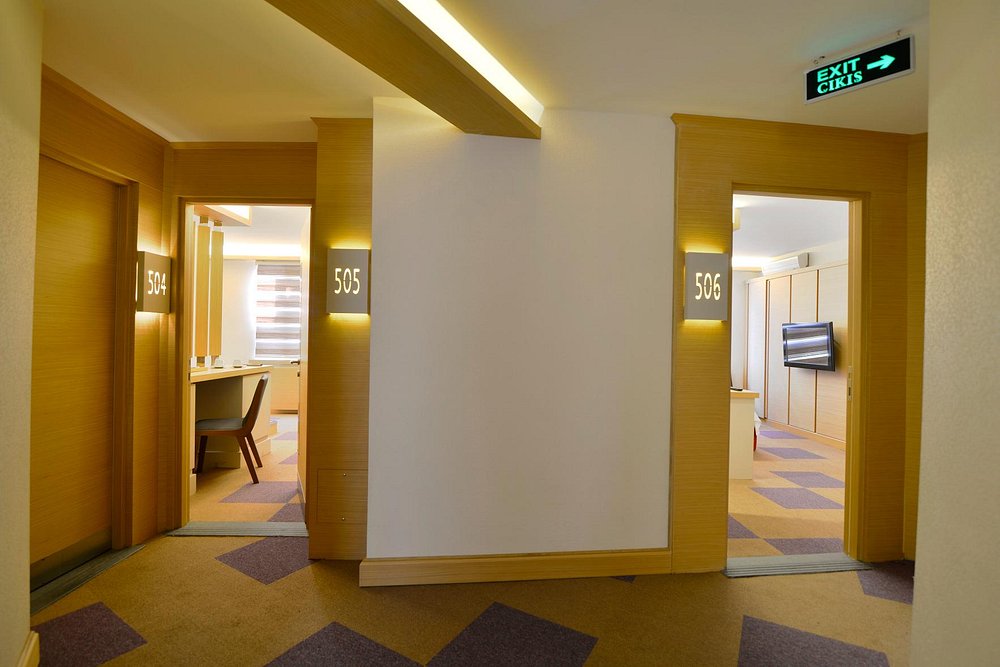 01-نمای-راهرو-هتل3-ستاره-آرسیما-استانبول-Corridor-Hotel-3-setare-Arsima-Istanbul.jpg