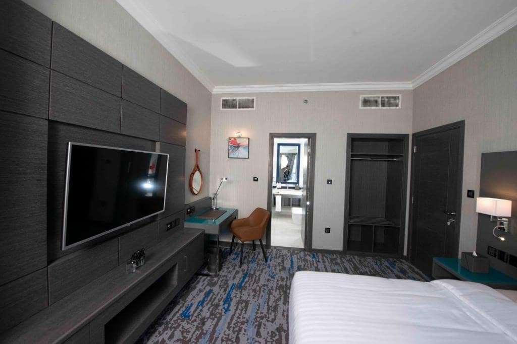 08-اتاق-خواب-هتل-4-ستاره-اج-کریک-ساید-دبی- Edge-Creekside-Hotel-Dubai-Bedroom.jpg