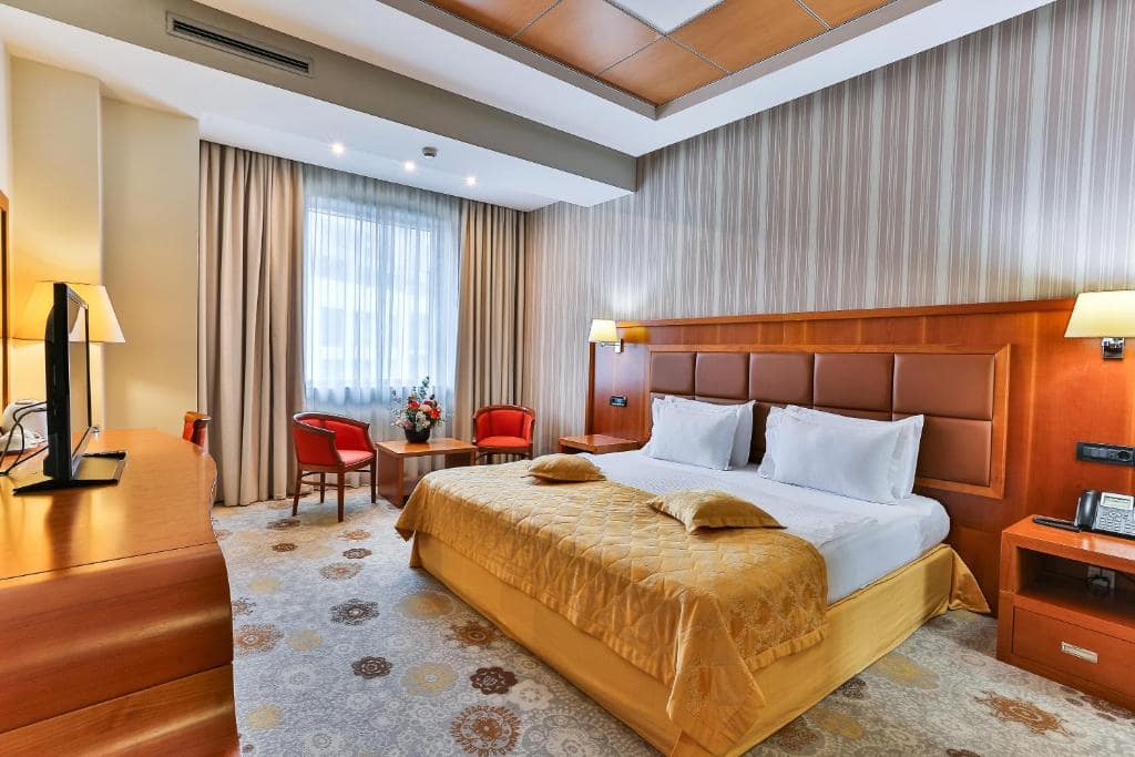 12-اتاق-خواب-هتل-3-ستاره-کینز-پارک-دبی-Kings-Park-Hotel-Dubai-Bedroom.jpg