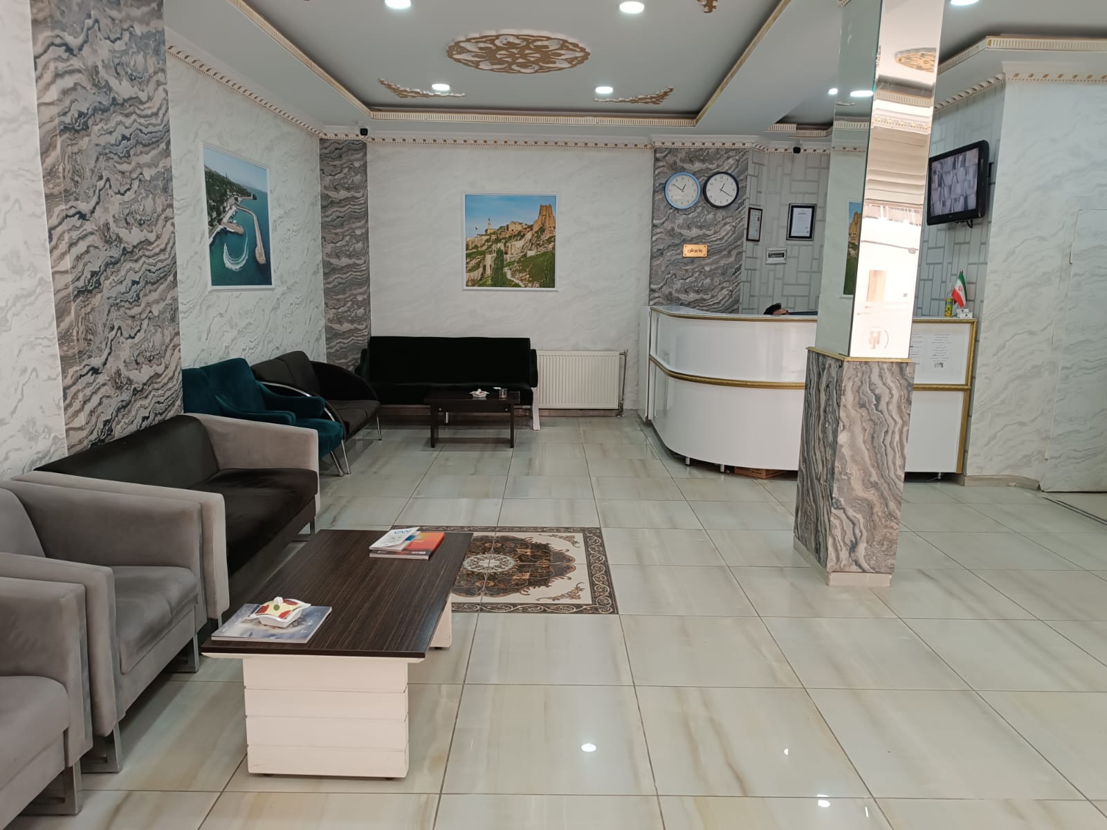 11 لابی هتل 3 ستاره تبریز وان Tebriz Hotel Van.jpg