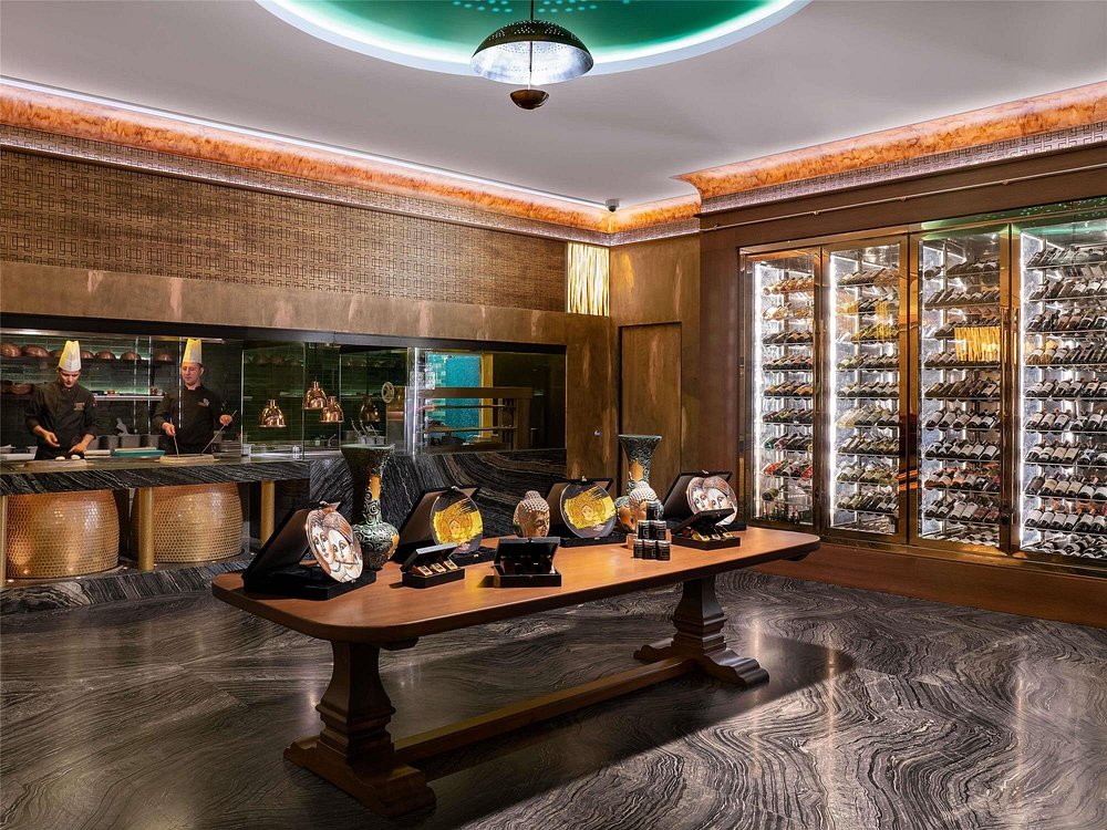 02-نمای-بار-هتل-5-سوئیس-اوتل-استانبول-Bar-Long-Hotel-5-Swiss-Istanbul.jpg