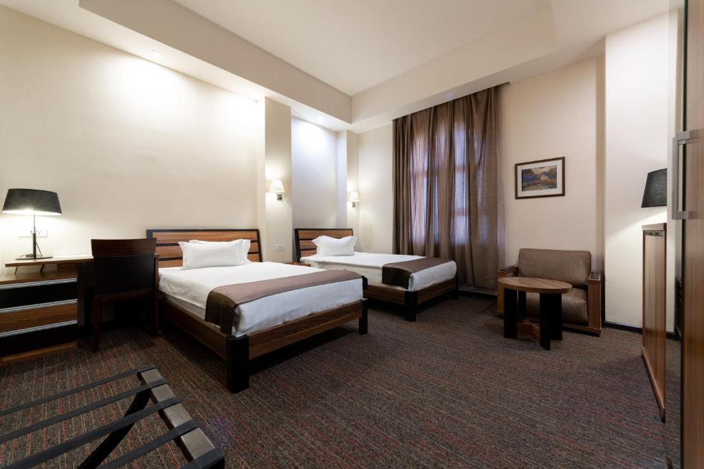 12 اتاق هتل 4 ستاره باس بوتیک ایروان ارمنستان Bass Boutique Hotel Yerevan.jpg