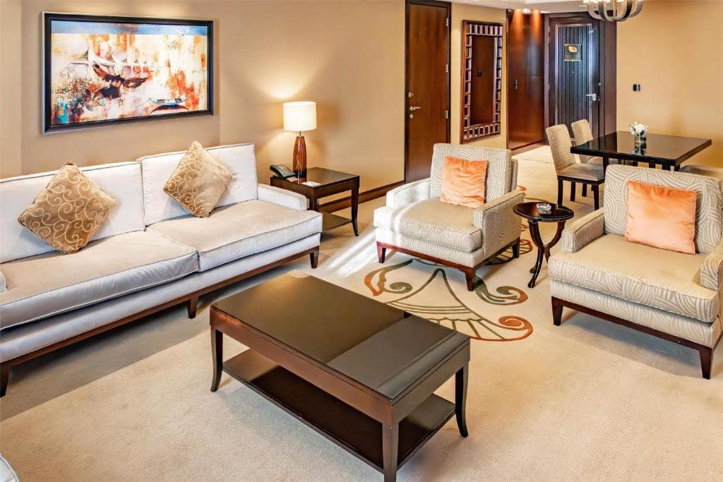 09-اتاق-هتل-5-ستاره-کنراد-دبی- Conrad-Hotel-Dubai-Room.jpg