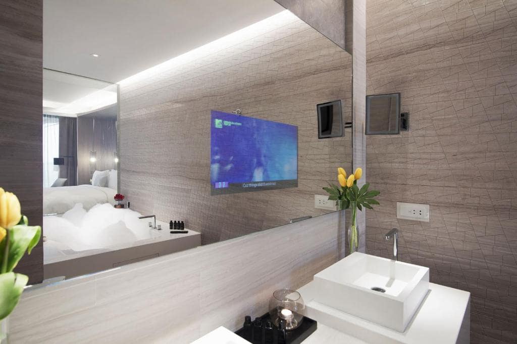 26-سرویس-بهداشتی-هتل-5-ستاره-البندر-روتانا-کریک-دبی- Al-Bandar-Rotana-Dubai-Creek-Bathroom.jpg