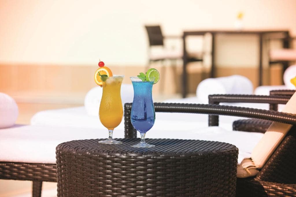 18-استخر-هتل-5-ستاره-آوانی-دیره-دبی- Avani-Deira-Dubai-Hotel-Pool.jpg