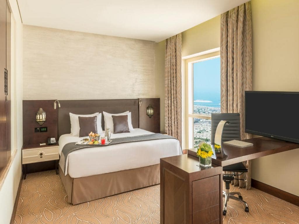05-اتاق-هتل-5-ستاره-د-تاور-پلازا-دبی- The-Tower-Plaza-Hotel-Dubai-Room.jpg