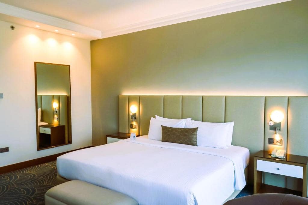 08-اتاق-هتل-4-ستاره-سیتی-سیزنز-دبی- City-Seasons-Dubai-Room.jpg