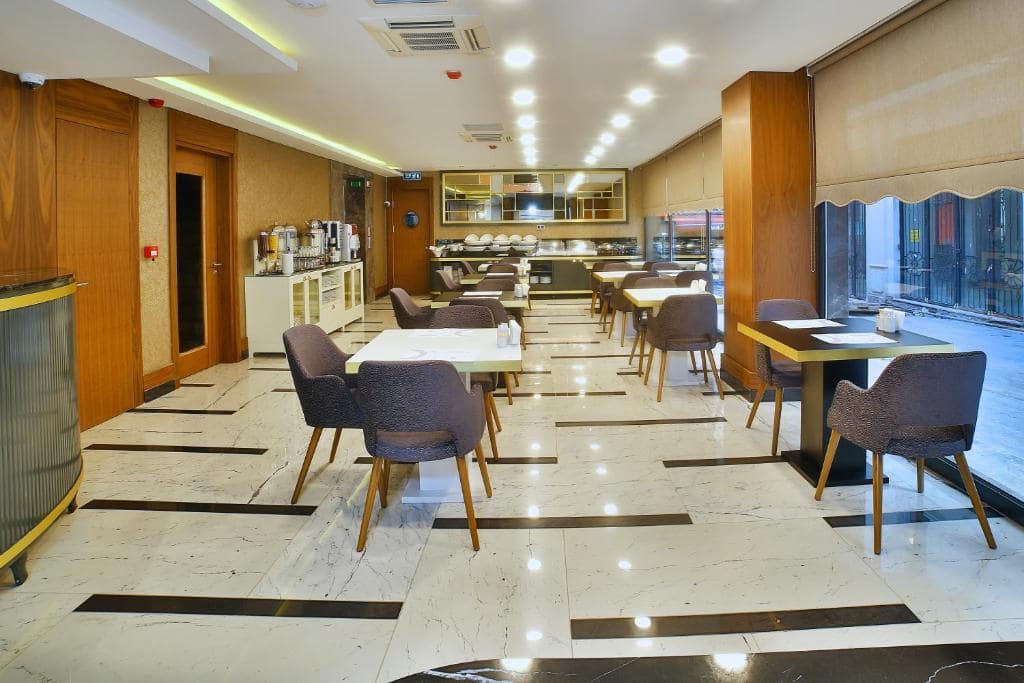 هتل-4-ستاره-تانگو-تکسیم-استانبل-رستوران-Hotel-4-Setare-Tango-taksim-restauran11-min.jpg