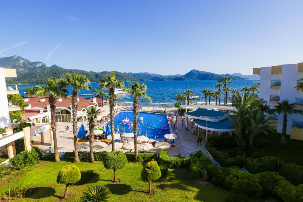 40 نمای هتل 5 ستاره فورتزا بیچ ریزورت مارماریس Fortezza Beach Resort Marmaris.jpg