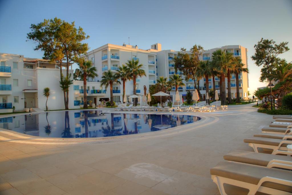 03 نما داخلی هتل 5 ستاره لو بلو اند ریزورت کوش آداسی Le Bleu Hotel & Resort Kusadasi.jpg