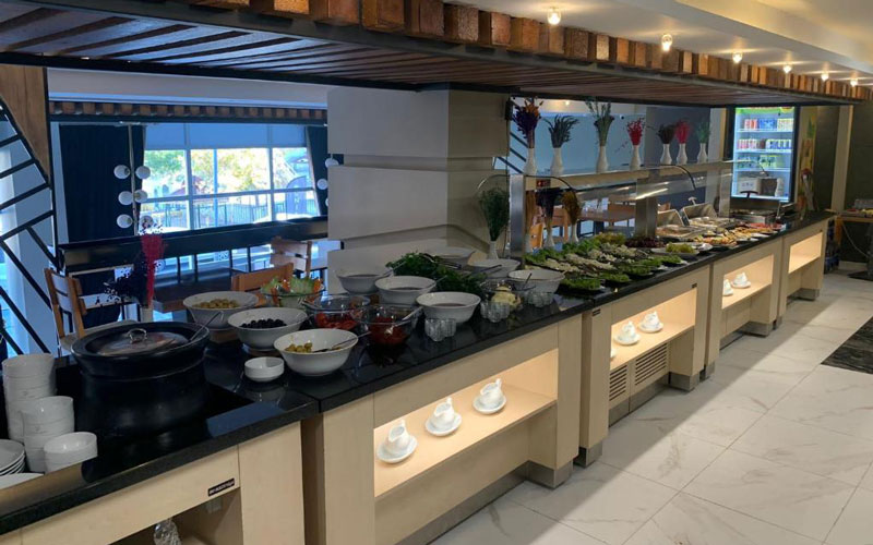 09 بوفه هتل 4 ستاره نیلز وان Nills Hotel Van.jpg