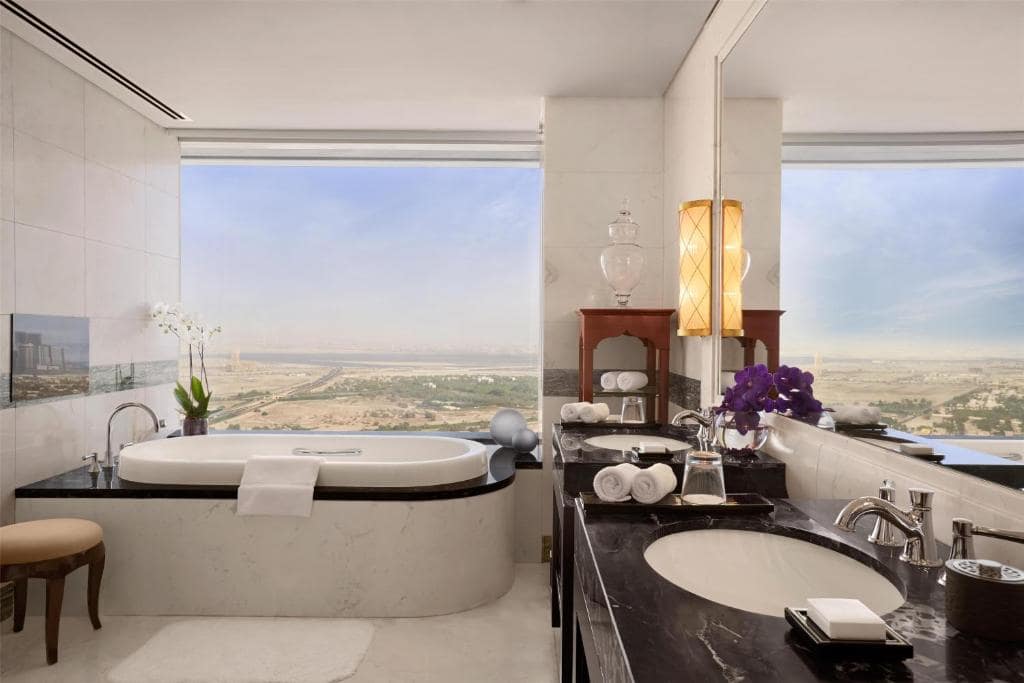 29-سرویس-بهداشتی-هتل-5-ستاره-کنراد-دبی- Conrad-Hotel-Dubai-Bathroom.jpg
