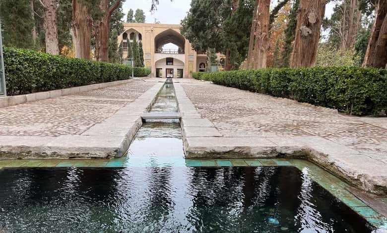04 4- نماد باغ ایرانی باغ فین کاشان.jpg