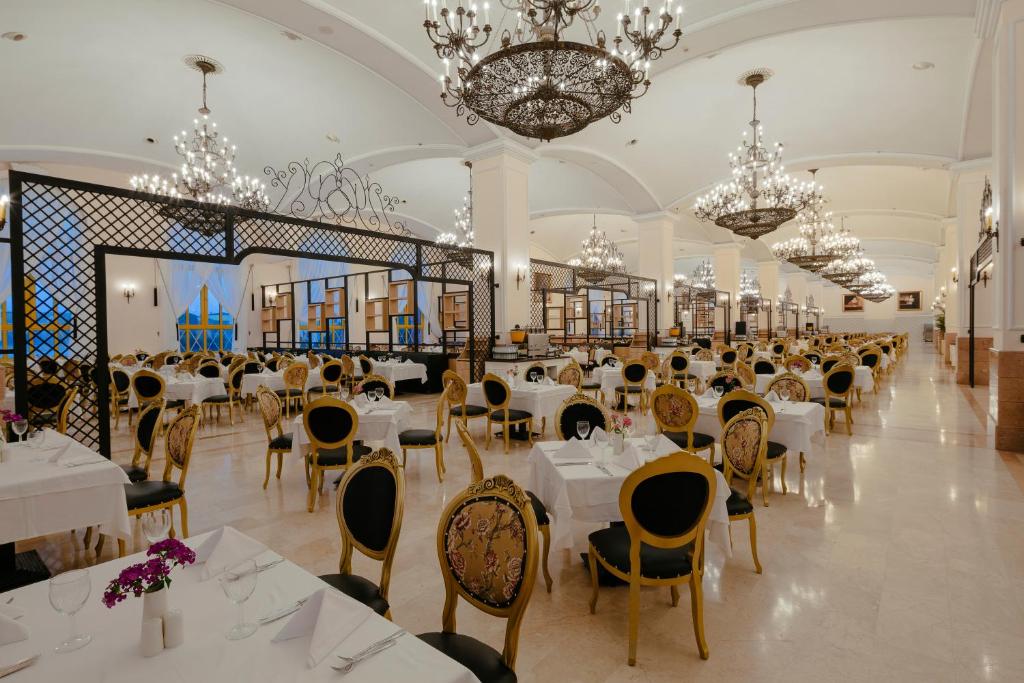 39-رستوران-هتل-5-ستاره-آستریا-کرملین-پالاس-آنتالیا Asteria-Kremlin-Palace-Restaurant-.jpg