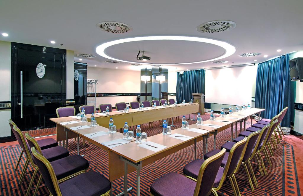 40-سالن-همایش-Taxim-Hill-Hotel-Istanbul-هتل-تکسیم-هیل-استانبول.jpg