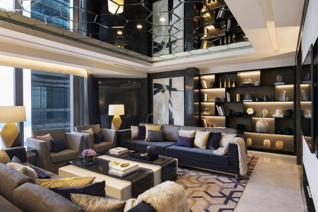 09 لابی هتل 5 ستاره البندر روتانا کریک دبی Al bandar Rotana -Dubai Creek.jpg