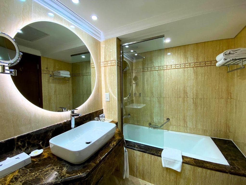 28-سرویس-بهداشتی-هتل-4-ستاره-سیتی-سیزنز-دبی- City-Seasons-Dubai-Bathroom.jpg