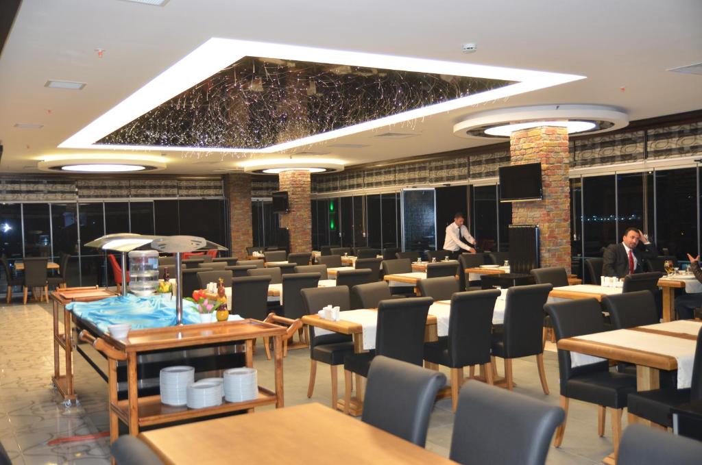 23 رستوران هتل 3 ستاره الگرند وان Elegrand Hotel Van.jpg
