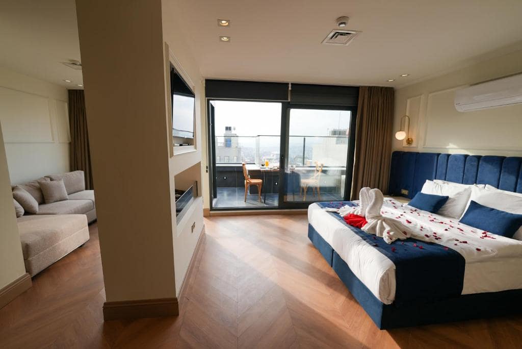 هتل-4-ستاره-تی-کی-تکسیم-استانبول-نمای-اتاق-Hotel-4-setere-Tk-taxim-Room12-min.jpg