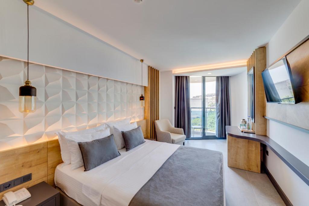 02 اتاق هتل 5 ستاره سیگنیچر بلو ریزورت کوش آداسی Signature Blue Resort Kusadasi.jpg