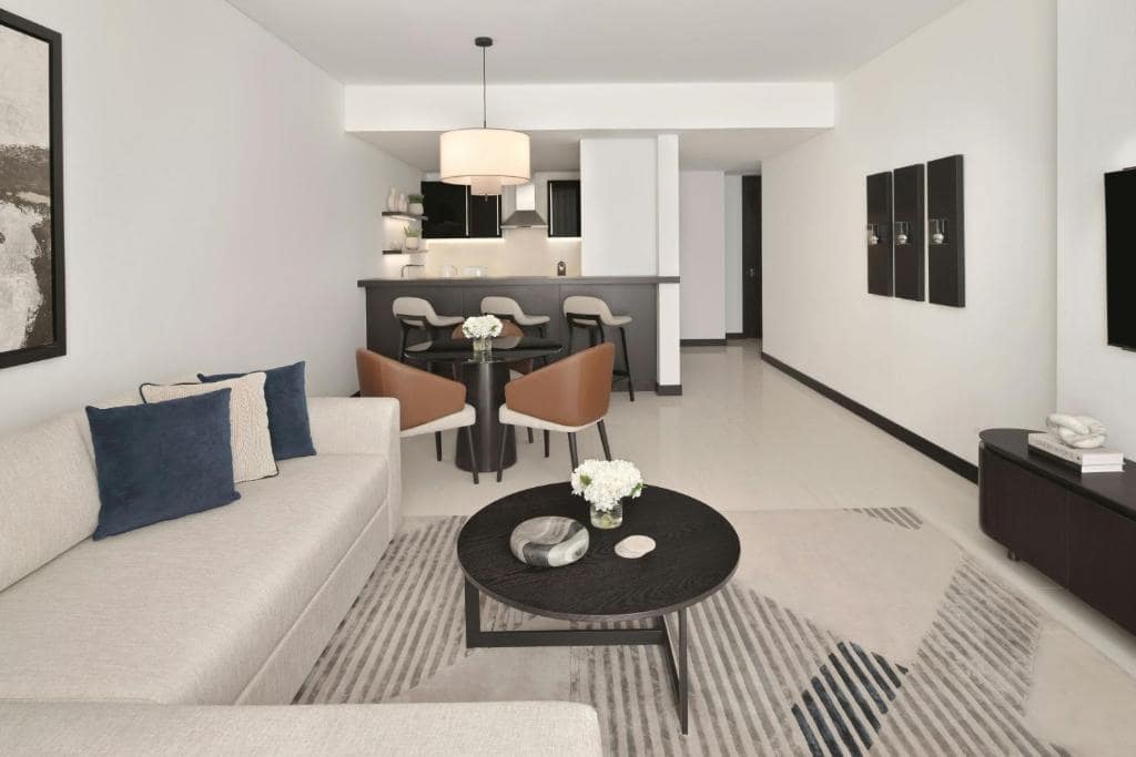 06-اتاق-هتل-5-ستاره-شرایتون-گرند-دبی Sheraton-Grand-Hotel-Dubai-Room-.jpg