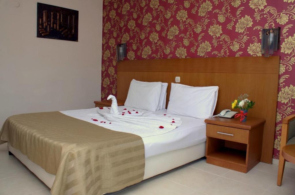 19 اتاق هتل 3 ستاره سورتل کوش آداسی Surtel Hotel Kusadasi.jpg
