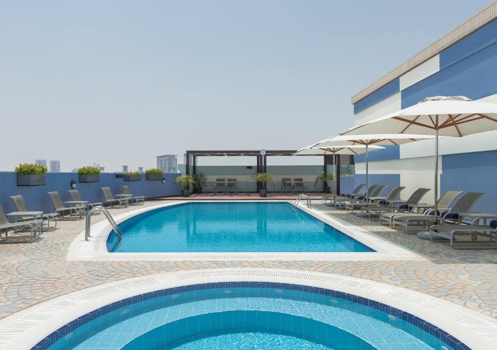 23-استخر-هتل-4-ستاره-کورال-دبی-دیره- Coral-Dubai-Deira-Hotel-Pool.jpg