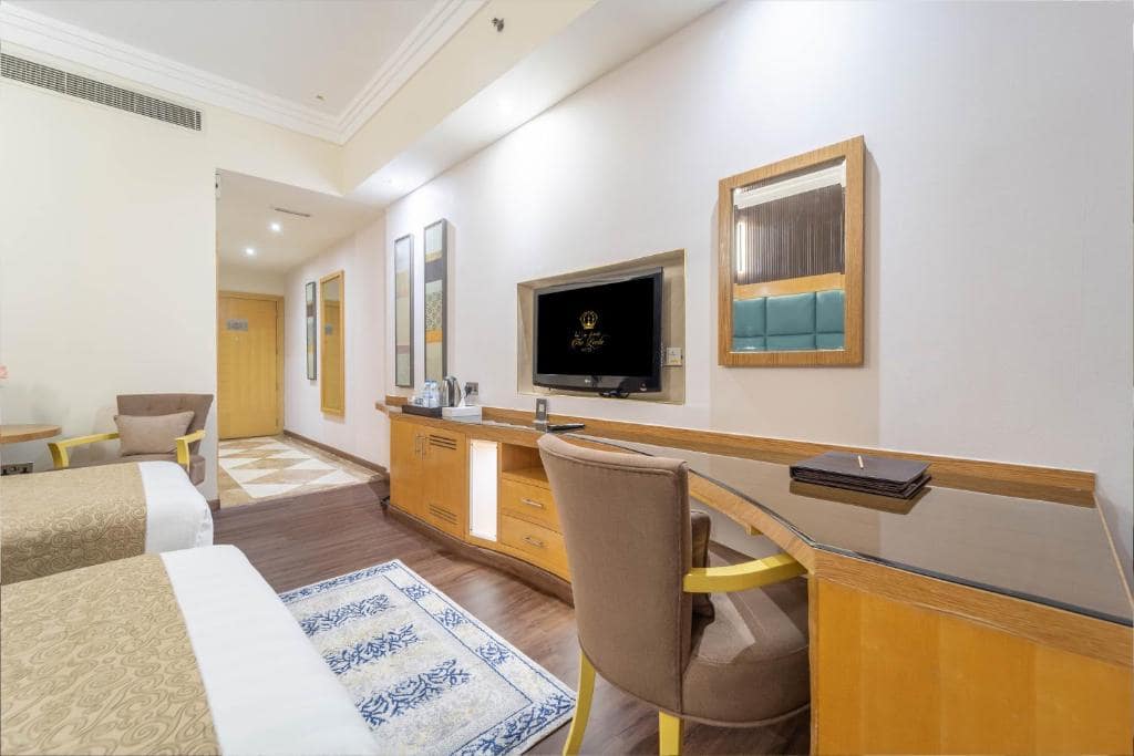 13-اتاق-خواب-هتل4-ستاره-د-لیلا-دبی- The-Leela-Hotel-Bedroom.jpg