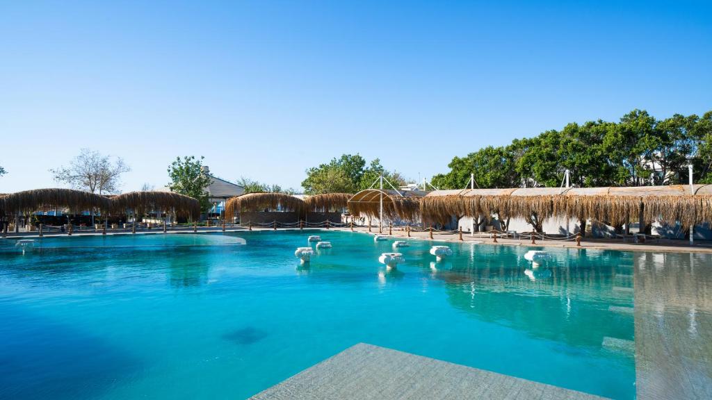 29 استخر هتل 5 ستاره میاروسا کمر بیچ آنتالیا Miarosa Kemer Beach hotel Antalya.jpg