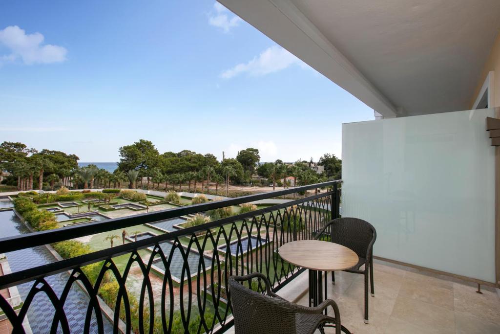 18-اتاق-هتل-5-ستاره-آمارا-پریمیر-پالاس-آنتالیا- Amara-Premier-Palace-Hotel-Antalya-Room.jpg