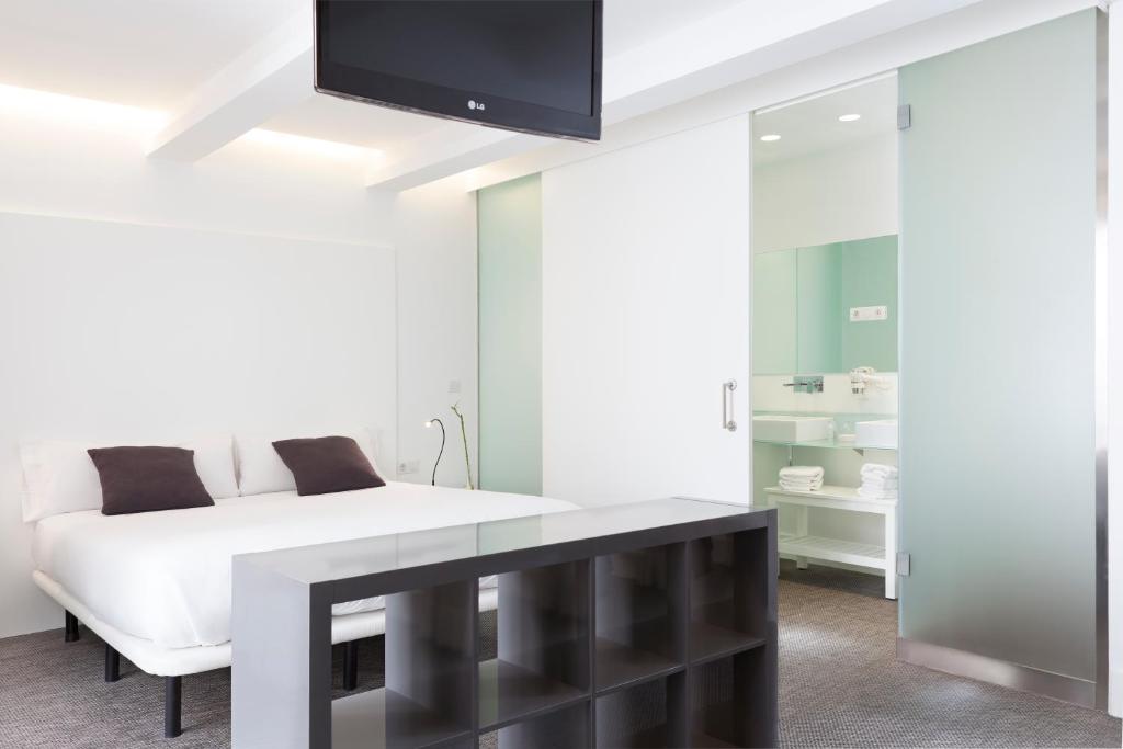 05-اتاق-هتل-دو-ستاره-آرتریپ-مادرید-Artrip-Hotel-Madrid.jpg