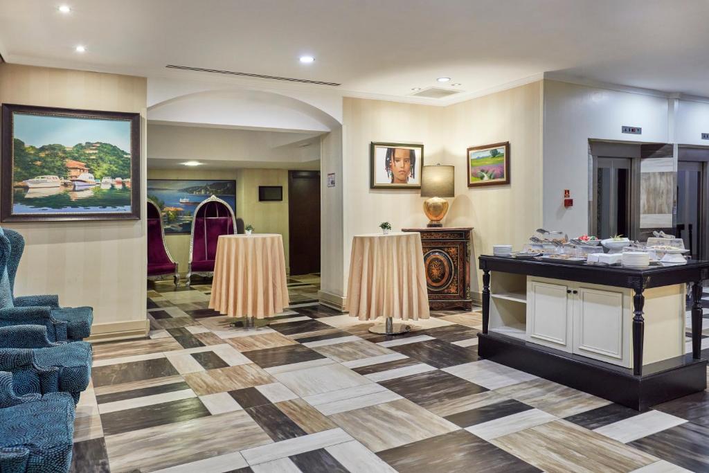 16-سالن-هماییش-Konak-Hotel-Taksim-هتل-کوناک-تکسیم.jpg