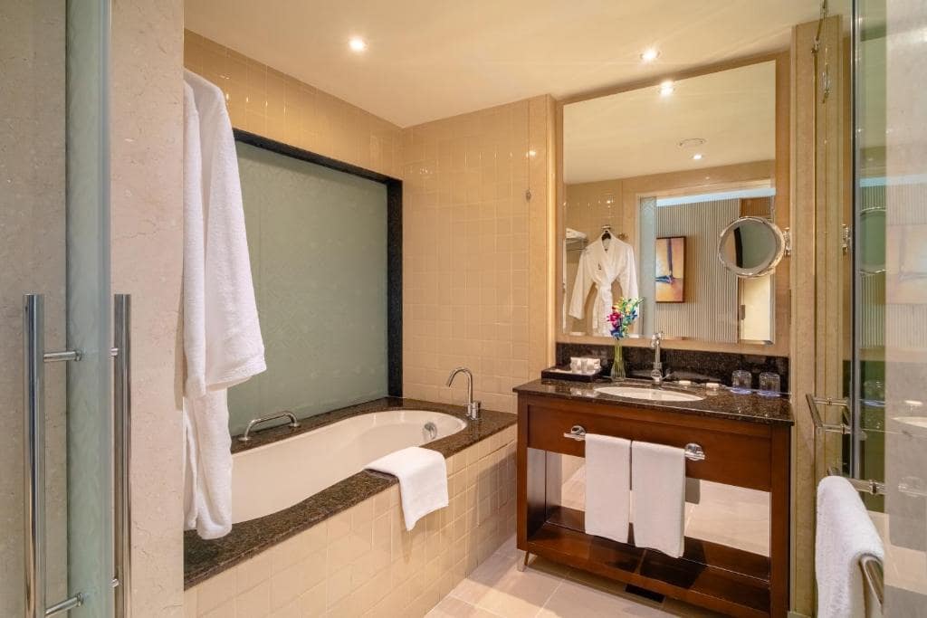 26-سرویس-بهداشتی-هتل-5-ستاره-آسیانا-دبی- Asiana-Hotel-Dubai-Bathroom.jpg