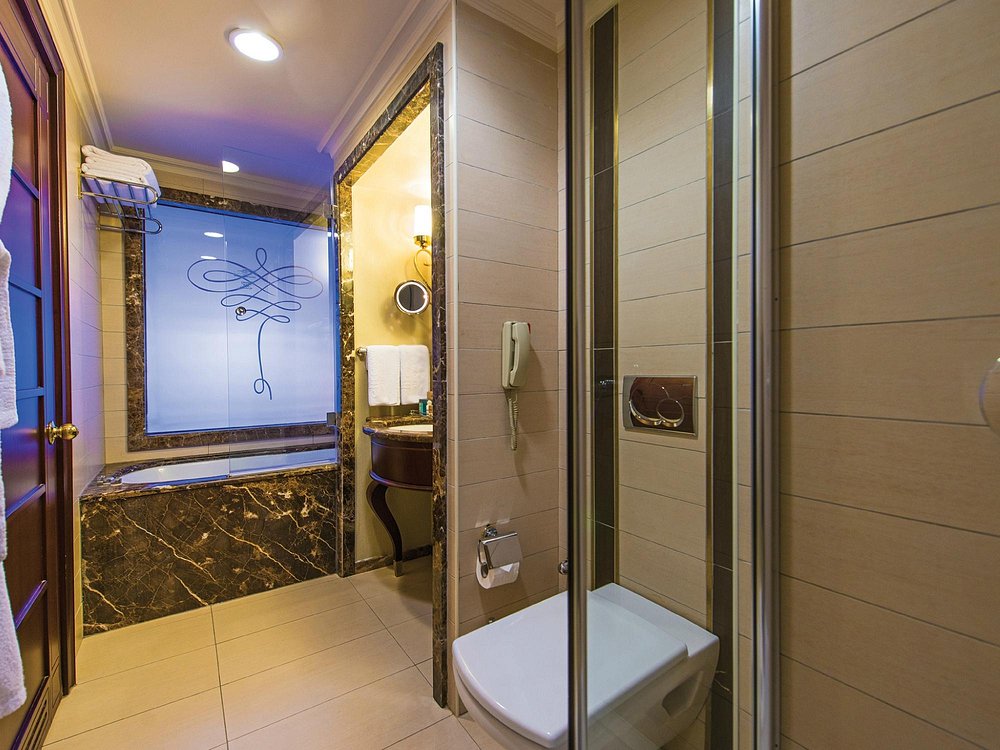 03-هتل-5-ستاره-الیت-ورد-تکسیم-استانبول-نمای حمام-Bathroom-Hotel-5-Setare-Estanbul.jpg