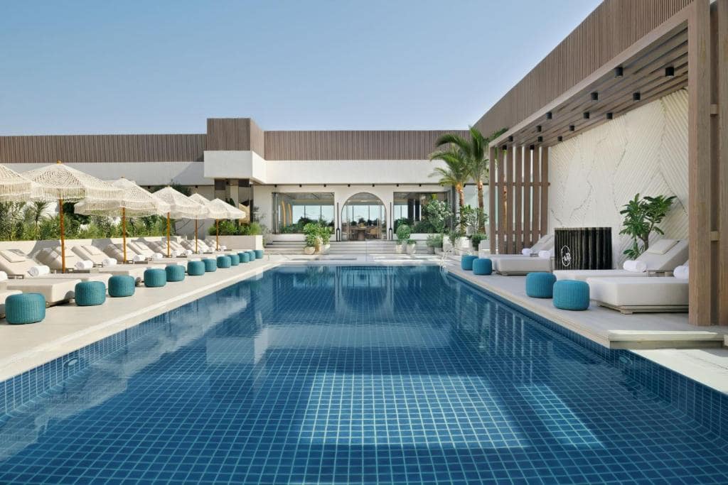 27-استخر-هتل-5-ستاره-شرایتون-گرند-دبی Sheraton-Grand-Hotel-Dubai-Pool-.jpg