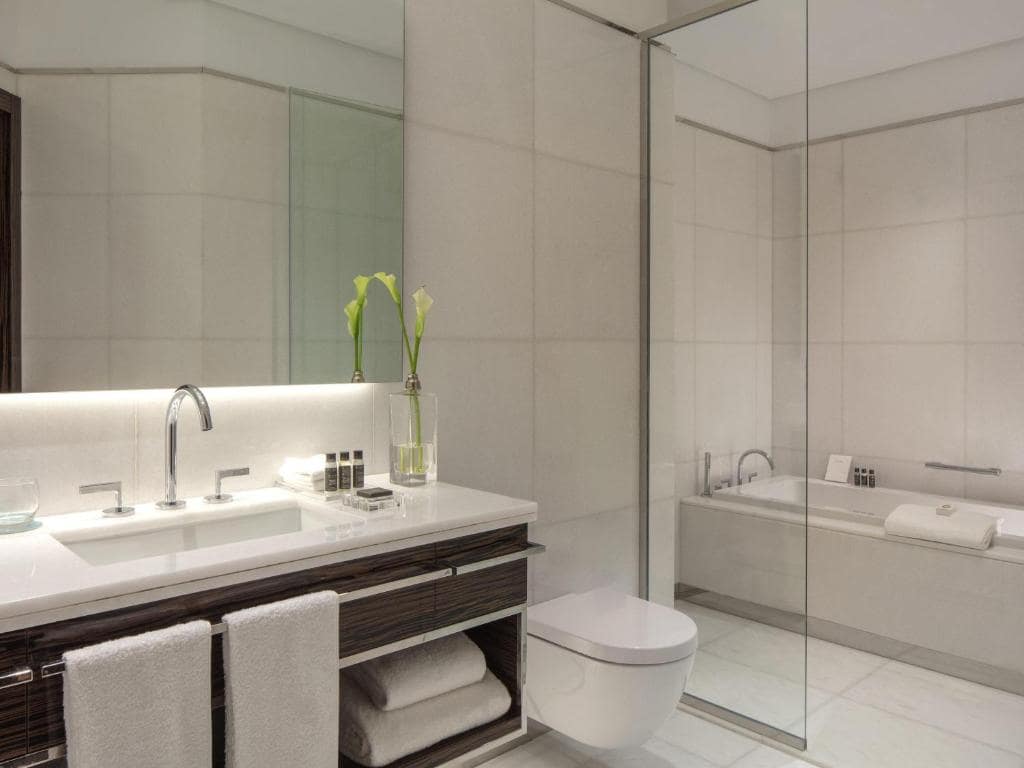 25-سرویس-بهداشتی-هتل-5-ستاره-هاید-دبی- Hyde-Hotel-Dubai-Bathroom.jpg