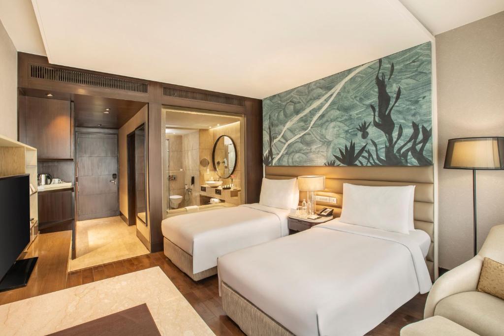 24 اتاقهتل 5 ستاره لیلا امبینس دهلی Delhi Leela Ambience Hotel.jpg