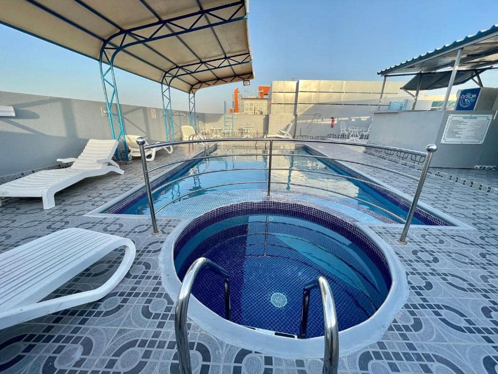 39-استخر-هتل-3-ستاره-لی-پارادایس-پالاس-دبی- Le-Paradise-Palace-Dubai-Pool.jpg