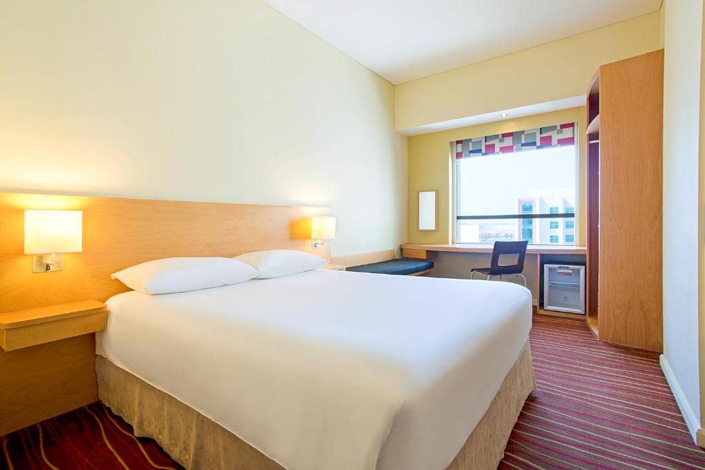 03-اتاق-خواب-هتل-3-ستاره-آیبیس-مال-آو-د-امارات-دبی-Ibis-Dubai-Mall-Of-The-Emirates-Bedroom.jpg