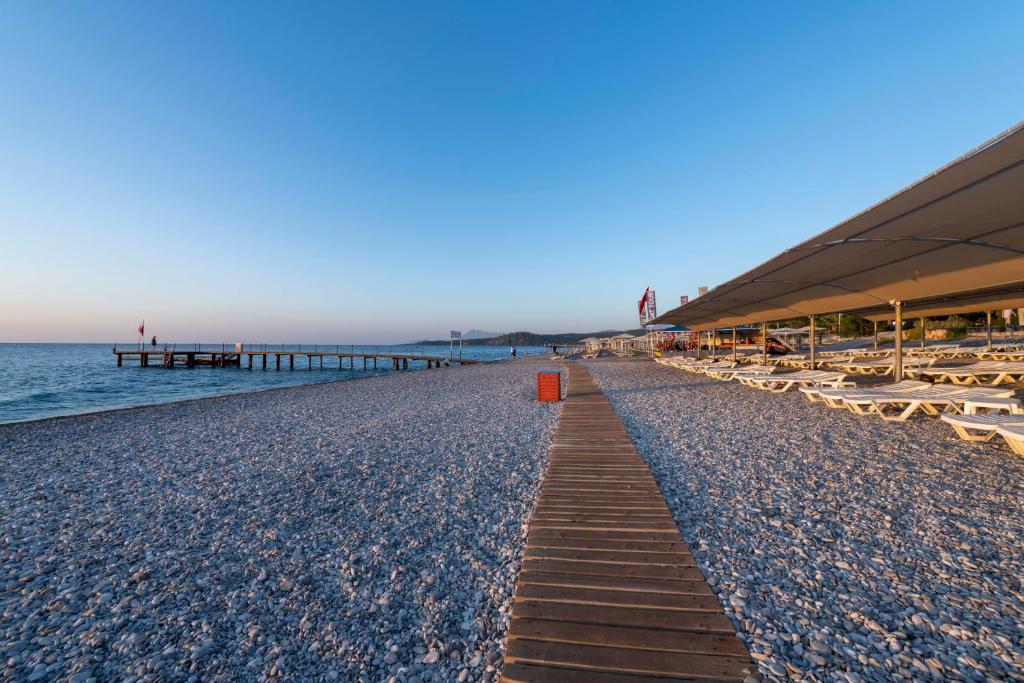 16-ساحل-هتل-5-ستاره-آرماس-لابادا-بیچ-آنتالیا- Armas-Labada-Beach-Hotel-Beach.jpg