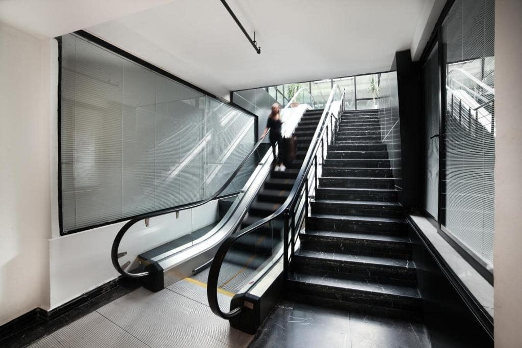 03-نمای-ورودی-هتل-4-ستاره-وایت-مونارچ-استانبول-Entrance-Hotel-4-Setare-White-Monarch-Istanbul.jpg