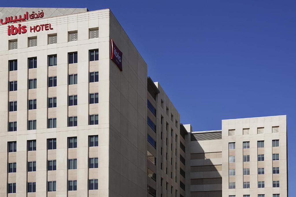 04-نمای-هتل-3-ستاره-آیبیس-سیتی-سنتر-دبی- Hotel-Ibis-City-Center-View.jpg