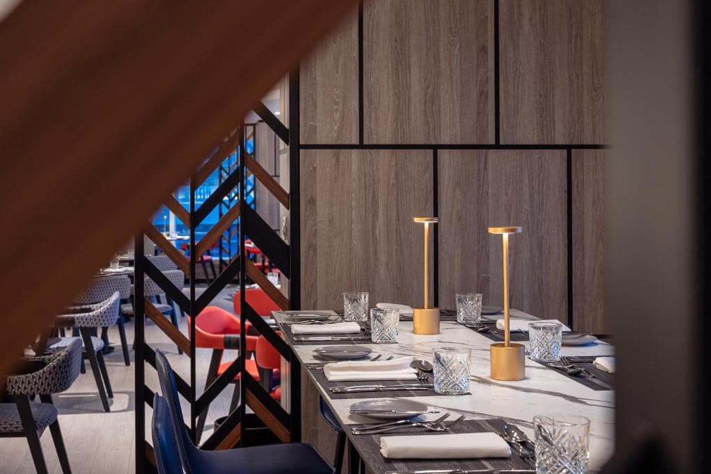 43-رستوران-هتل-4-ستاره-رز-ریحان-بای-روتانا-دبی- Rose-Rayhaan-by-Rotana-Dubai-Restaurant.jpg