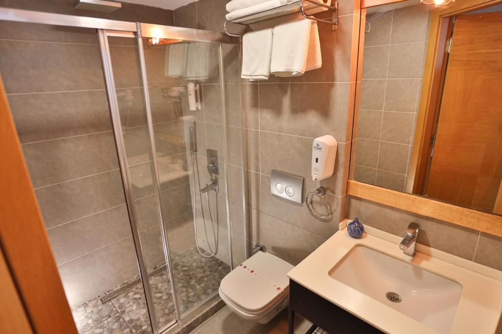 01-هتل-4-ستاره-جومبالی-پلازا-استانبول-سرویس-بهداشتی-Bathroom-Hotel-4-Setare-Cumbali-Plaza-Istanbul.jpg