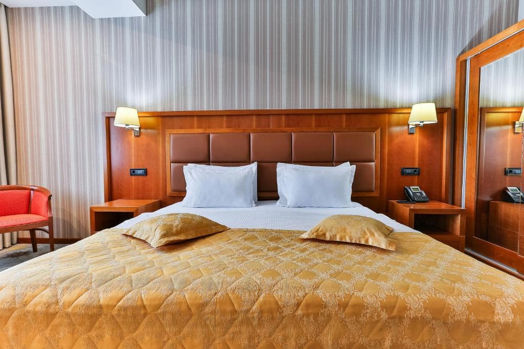 03-اتاق-خواب-هتل-3-ستاره-کینز-پارک-دبی-Kings-Park-Hotel-Dubai-Bedroom.jpg